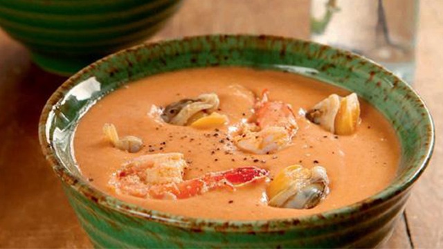 Chowder vs Soup vs Bisque: Decoding Soup Styles: Chowder vs Soup vs Bisque